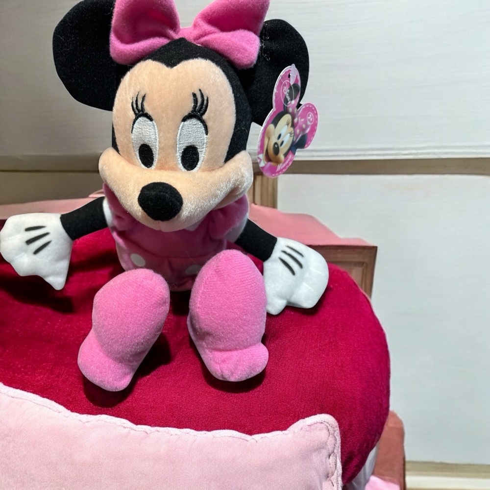 Adorable Disney Minnie Mouse Pink and Black Stuffed Animal NWT💕🖤